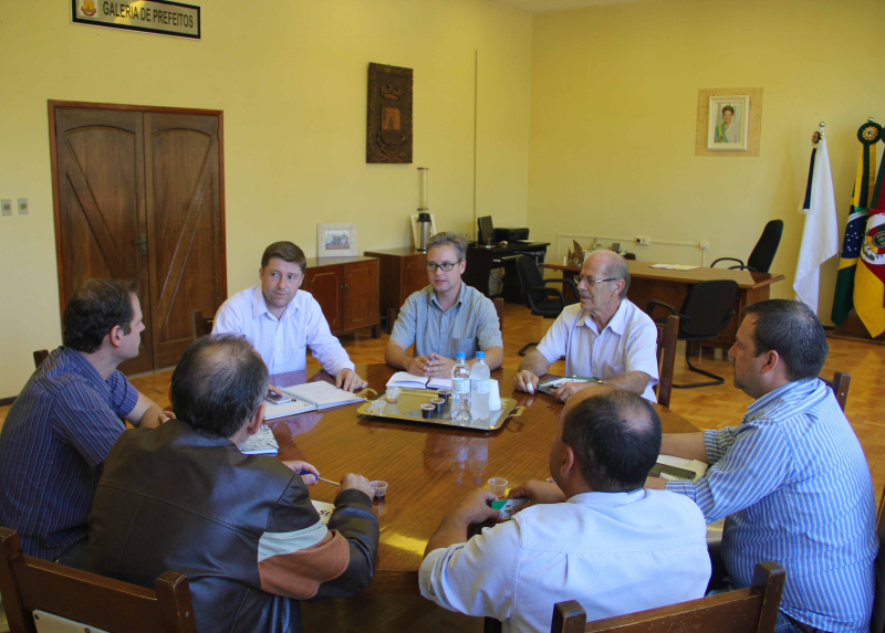 SECRETÁRIO DE PLANEJAMENTO SE REÚNE COM A RGE